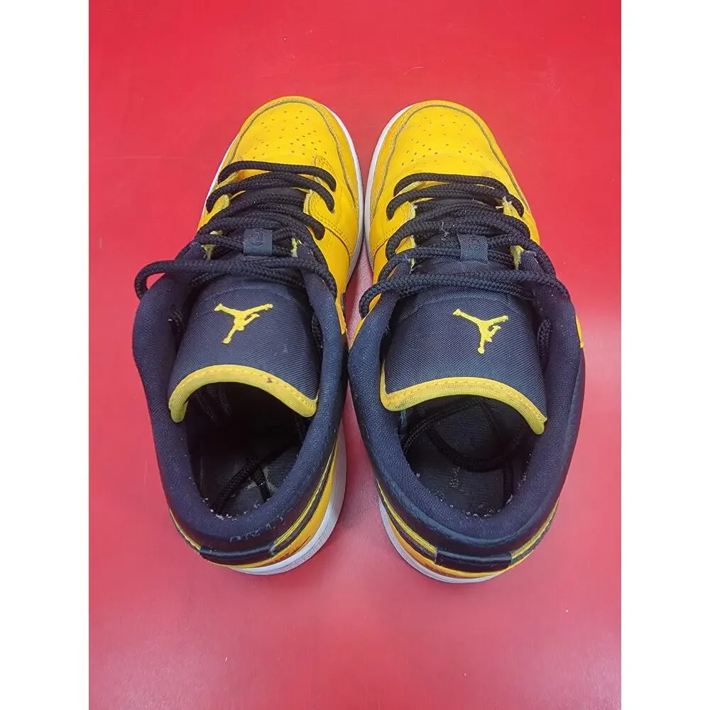 Nike Kids Yellow and Black Low Top Sneakers